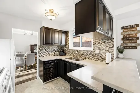 489 Crestwood Drive Oshawa ON L1G 2R4