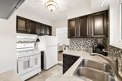 489 Crestwood Drive Oshawa ON L1G 2R4