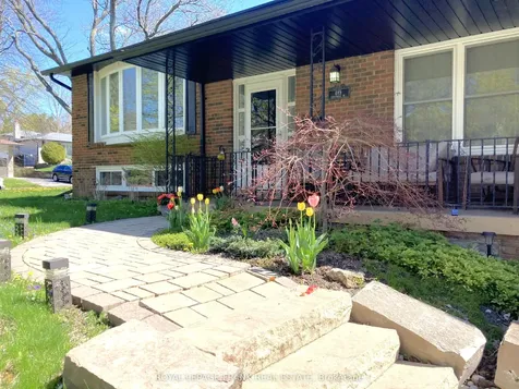 489 Crestwood Drive Oshawa ON L1G 2R4