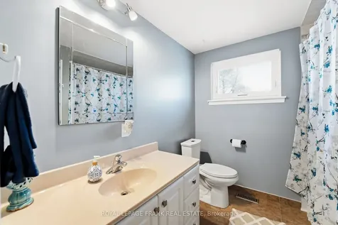489 Crestwood Drive Oshawa ON L1G 2R4