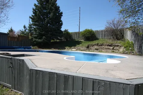797 Lochness Crescent Oshawa ON L1J 7R2