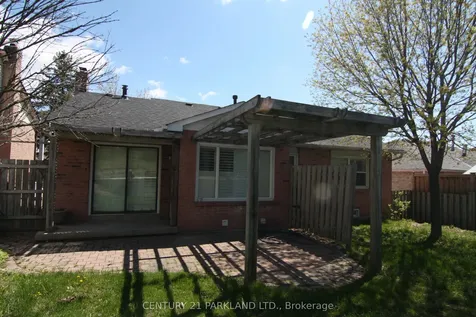 797 Lochness Crescent Oshawa ON L1J 7R2