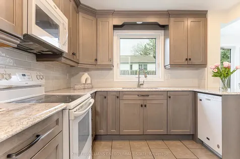873 Lochness Crescent Oshawa ON L1J 7P9