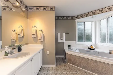 873 Lochness Crescent Oshawa ON L1J 7P9