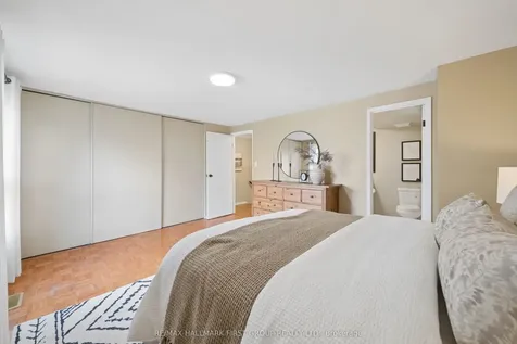 1330 Trowbridge Drive Oshawa ON L1G 7L1