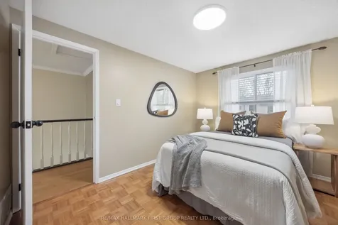 1330 Trowbridge Drive Oshawa ON L1G 7L1