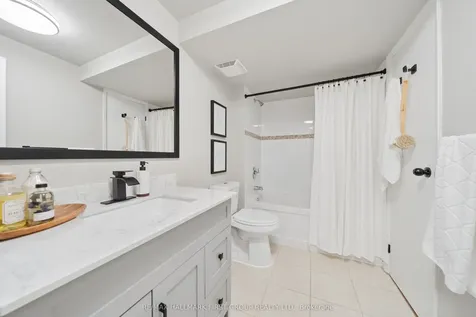 1330 Trowbridge Drive Oshawa ON L1G 7L1