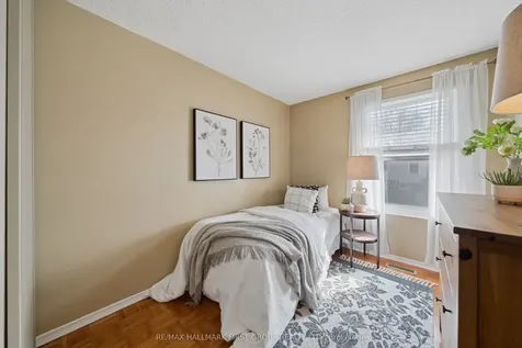 1330 Trowbridge Drive Oshawa ON L1G 7L1