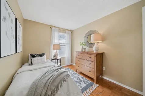 1330 Trowbridge Drive Oshawa ON L1G 7L1