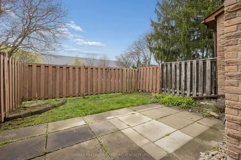 1330 Trowbridge Drive Oshawa ON L1G 7L1