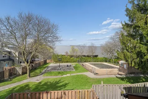 1330 Trowbridge Drive Oshawa ON L1G 7L1
