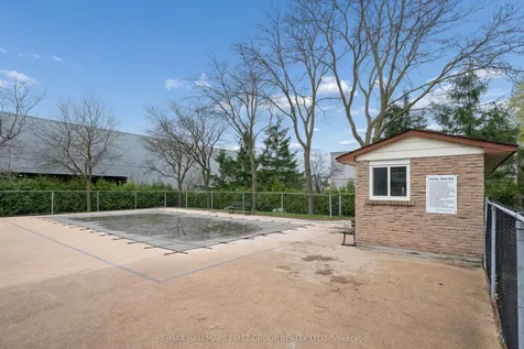 1330 Trowbridge Drive Oshawa ON L1G 7L1