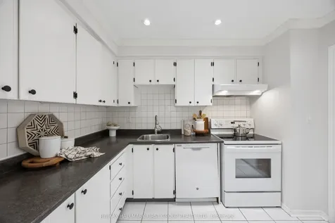 1330 Trowbridge Drive Oshawa ON L1G 7L1