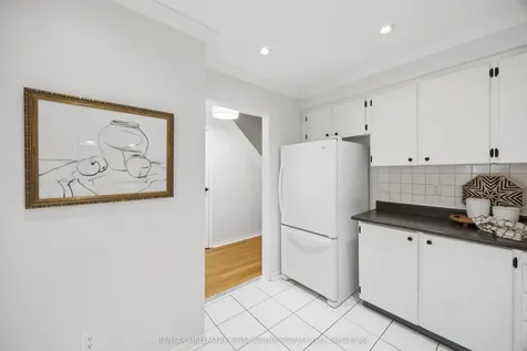 1330 Trowbridge Drive Oshawa ON L1G 7L1