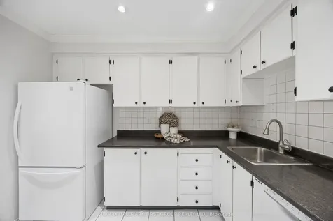 1330 Trowbridge Drive Oshawa ON L1G 7L1