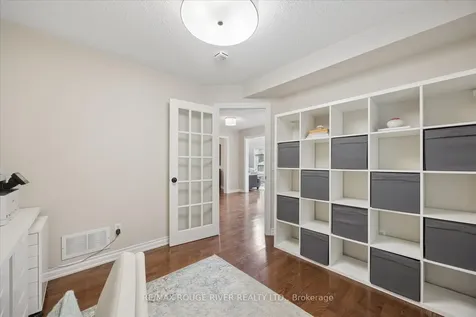 25 Medland Avenue Whitby ON L1P 1S1