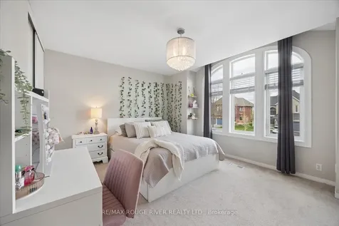 25 Medland Avenue Whitby ON L1P 1S1