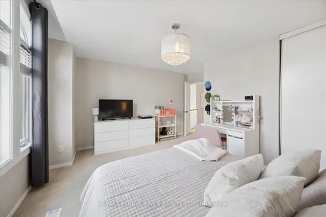 25 Medland Avenue Whitby ON L1P 1S1