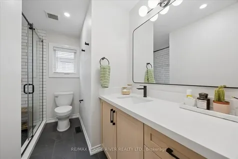 25 Medland Avenue Whitby ON L1P 1S1
