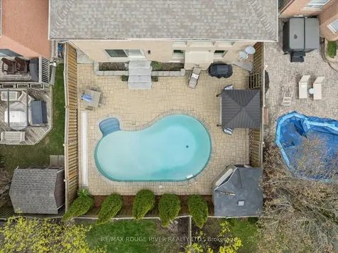 25 Medland Avenue Whitby ON L1P 1S1