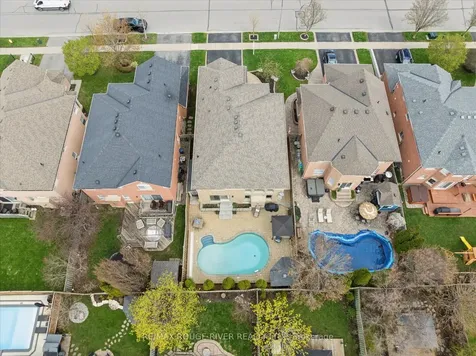 25 Medland Avenue Whitby ON L1P 1S1