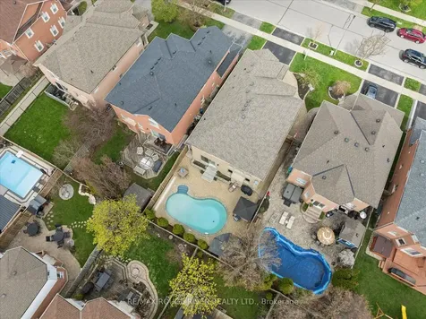 25 Medland Avenue Whitby ON L1P 1S1