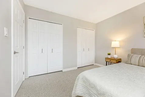 25 Graham Court Whitby ON L1N 6E1
