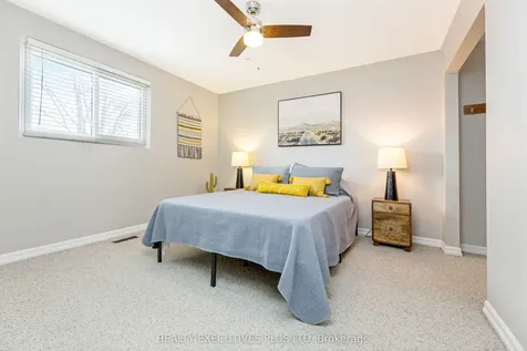 25 Graham Court Whitby ON L1N 6E1