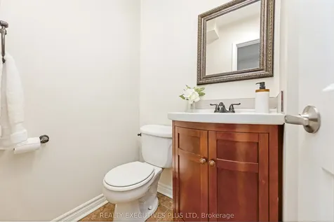 25 Graham Court Whitby ON L1N 6E1