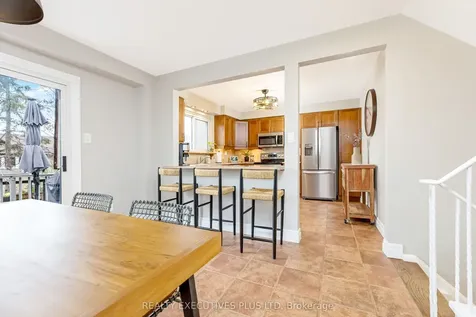 25 Graham Court Whitby ON L1N 6E1