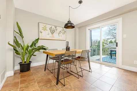 25 Graham Court Whitby ON L1N 6E1