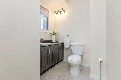 25 Graham Court Whitby ON L1N 6E1