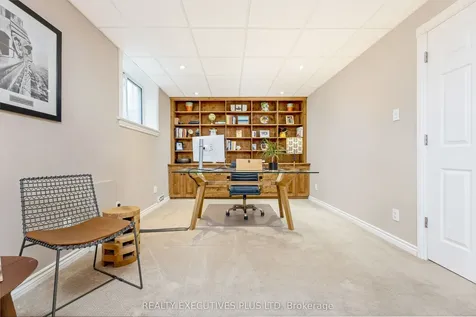 25 Graham Court Whitby ON L1N 6E1