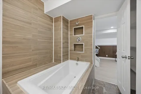14 Penfound Drive Clarington ON L1C 4C5