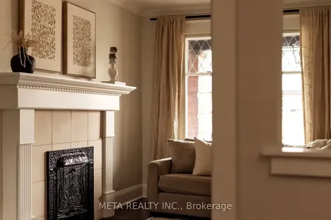 176 Gainsborough Road Toronto ON M4L 3C4
