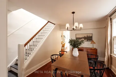 176 Gainsborough Road Toronto ON M4L 3C4