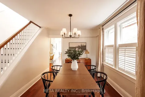176 Gainsborough Road Toronto ON M4L 3C4