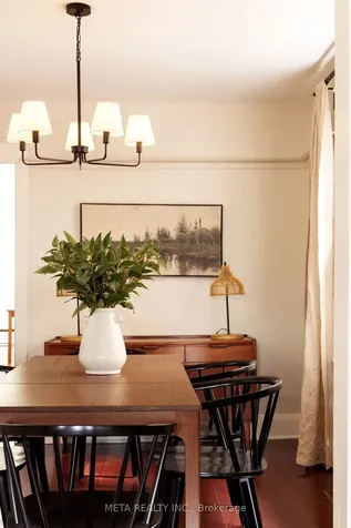 176 Gainsborough Road Toronto ON M4L 3C4