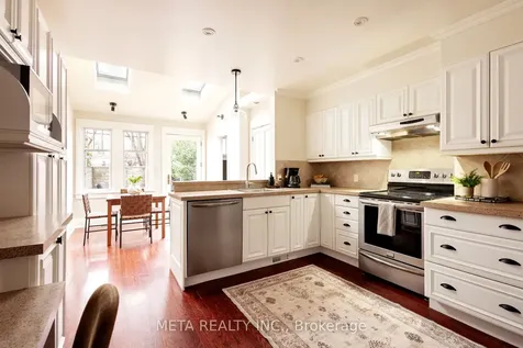 176 Gainsborough Road Toronto ON M4L 3C4