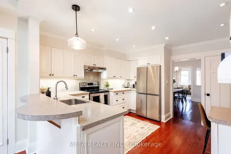 176 Gainsborough Road Toronto ON M4L 3C4