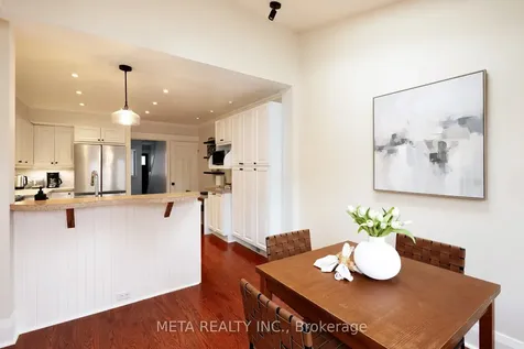 176 Gainsborough Road Toronto ON M4L 3C4