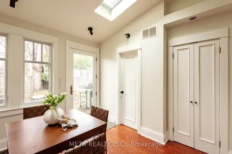 176 Gainsborough Road Toronto ON M4L 3C4