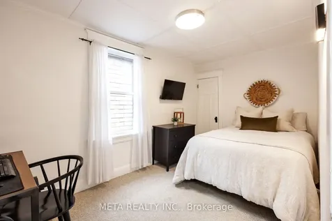 176 Gainsborough Road Toronto ON M4L 3C4