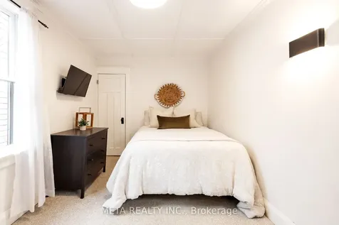 176 Gainsborough Road Toronto ON M4L 3C4