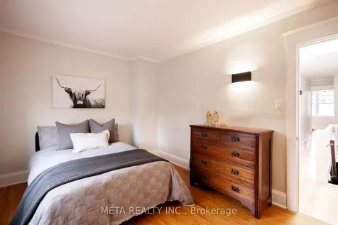176 Gainsborough Road Toronto ON M4L 3C4