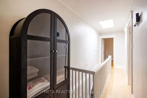 176 Gainsborough Road Toronto ON M4L 3C4