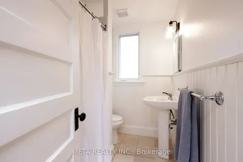 176 Gainsborough Road Toronto ON M4L 3C4