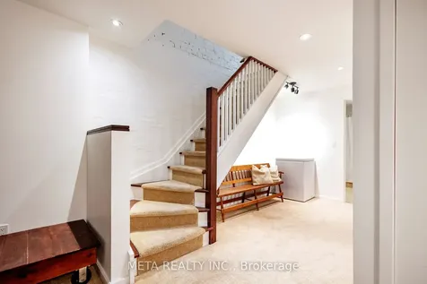 176 Gainsborough Road Toronto ON M4L 3C4