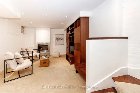 176 Gainsborough Road Toronto ON M4L 3C4