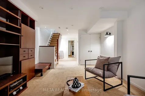 176 Gainsborough Road Toronto ON M4L 3C4